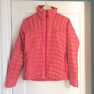 The North Face Women's Down Jacket | Hiking Snow Outdoors | Regular Fit | Size S